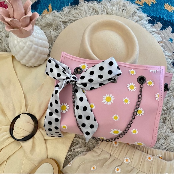 Handbags - NEW Daisy Purse
